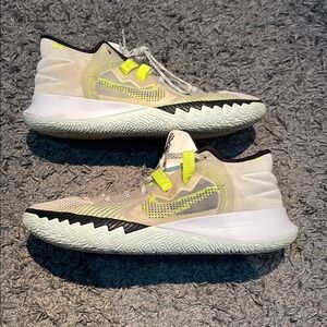 Nike kyrie flytrap V